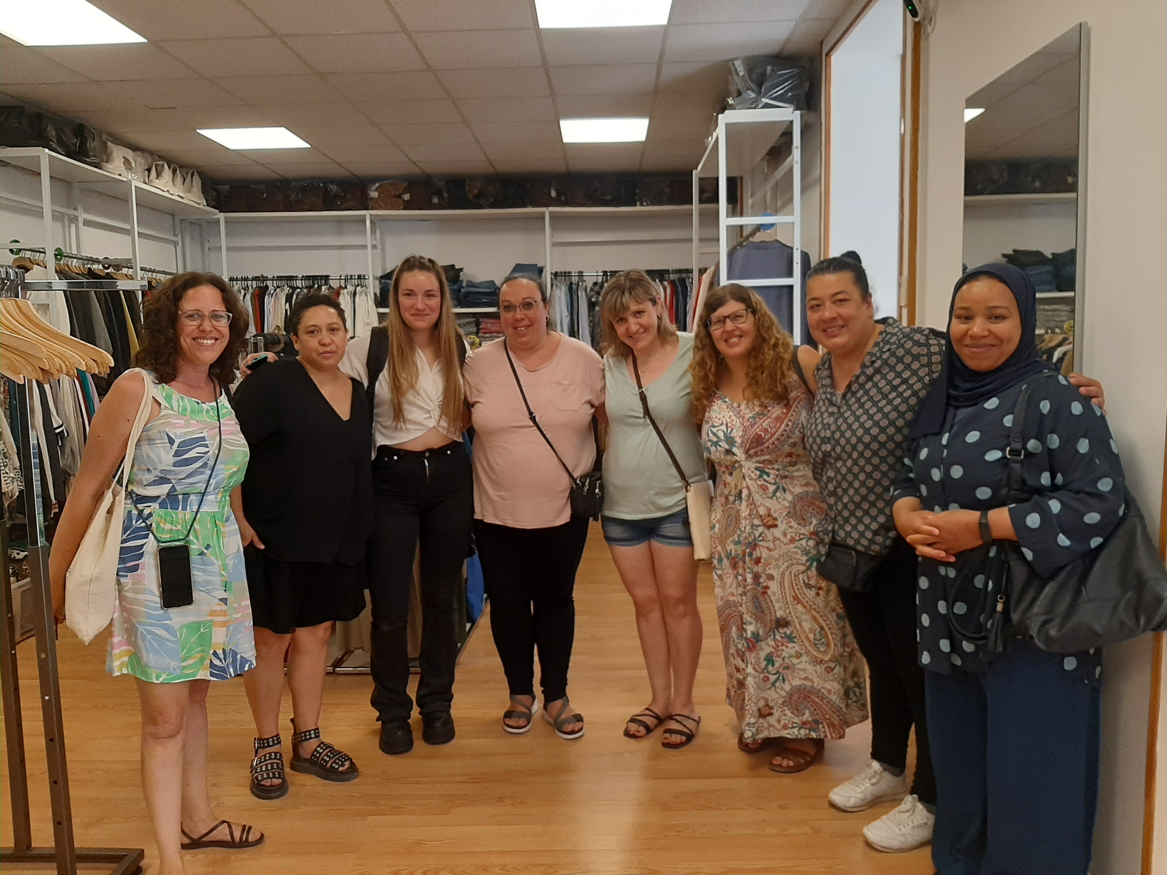 Grup de dones de visita a la fundació Quiero Trabajo