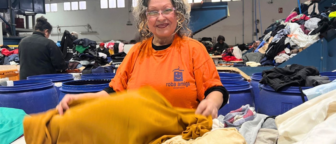 Cada família catalana dona gairebé 2 kg de residu tèxtil a Roba Amiga el 2025: un gest quotidià que canvia vides i impulsa l’economia local