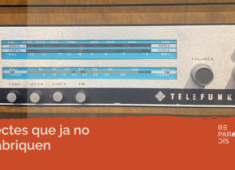 Objectes que ja no es fabriquen, ràdio Telefunken Viena vintage a Reparadís, Mercat de Sant Antoni Barcelona