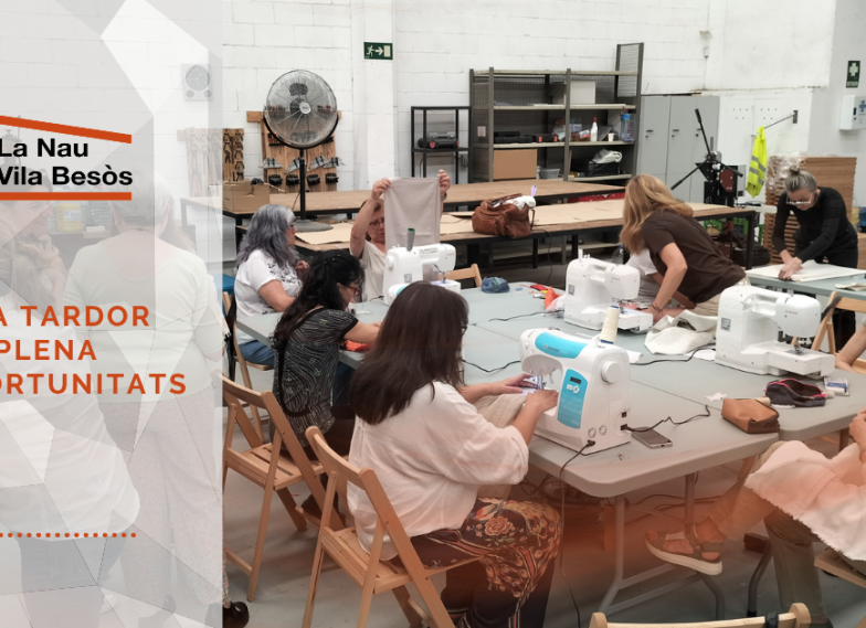 Participants en un taller gratuït a la Nau Vila Besòs, al barri del Bon Pastor de Sant Andreu, Barcelona.